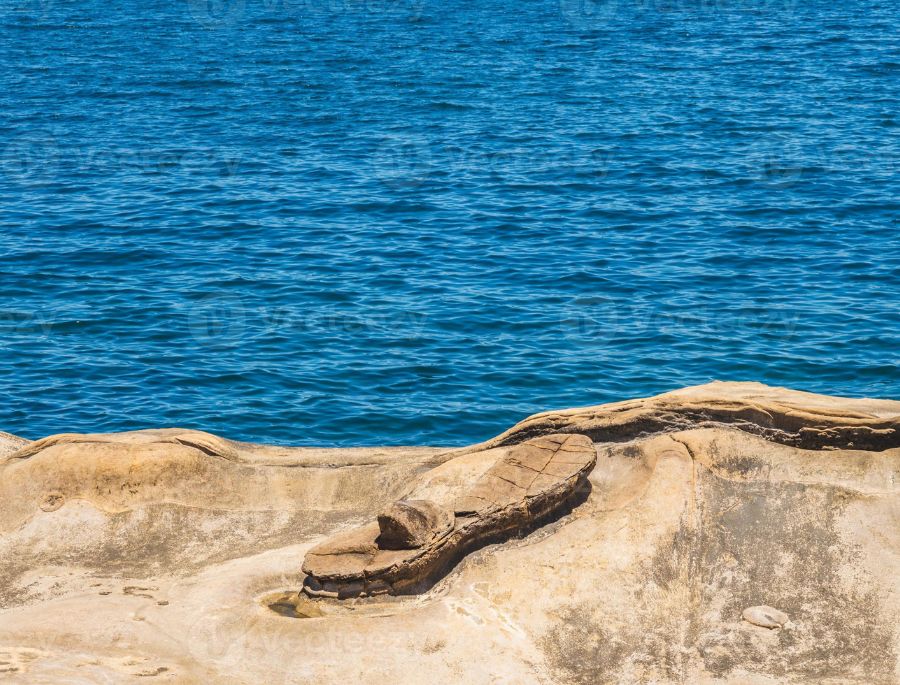 Khối đá được ví như chiếc hài pha lê của nàng Lọ Lem đánh rơi