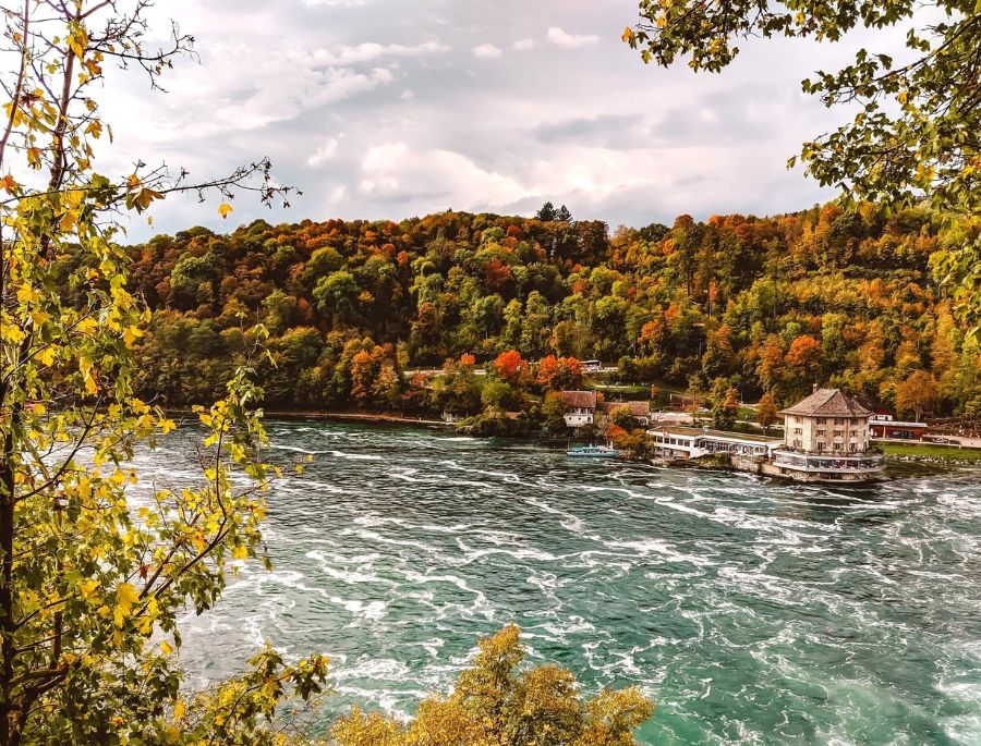 Thung lũng Rhine và Mosel là khu vực nổi tiếng của Đức