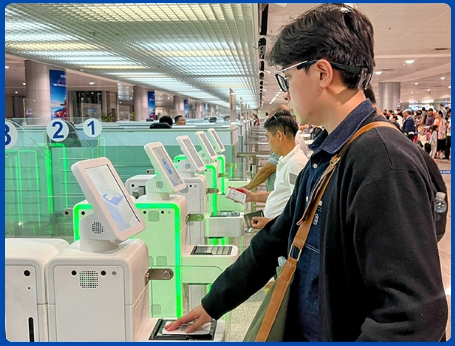 Việc khai báo điện tử, quét mã QR đảm bảo quá trình nhập cảnh diễn ra nhanh chóng