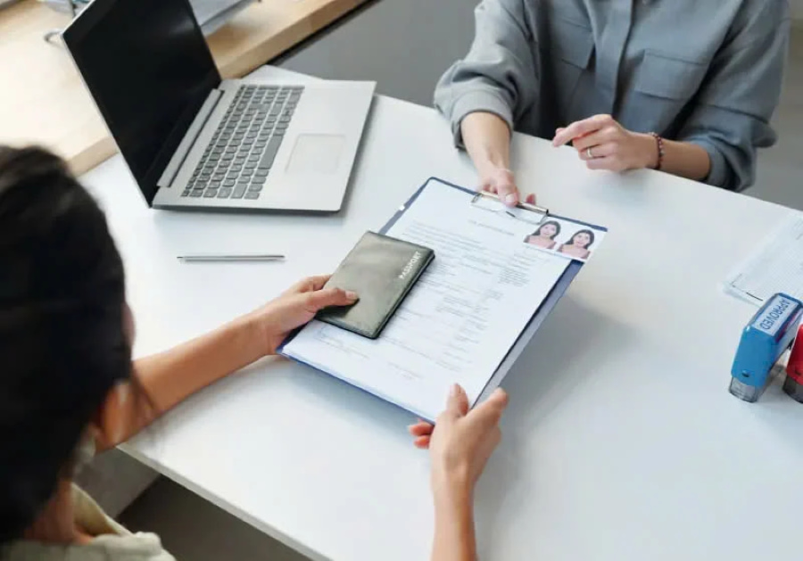 Thiếu sót hoặc sự không nhất quán trong các giấy tờ nhân thân là lỗi cơ bản nhưng rất dễ mắc phải