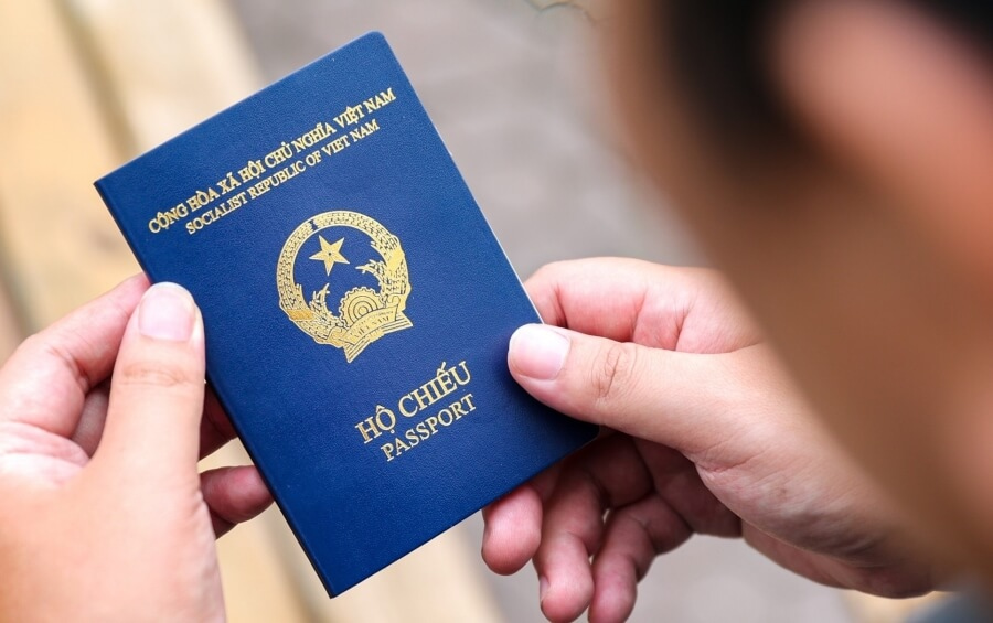 Hộ chiếu là giấy tờ quan trọng để xác minh danh tính của một cá nhân khi xuất nhập cảnh