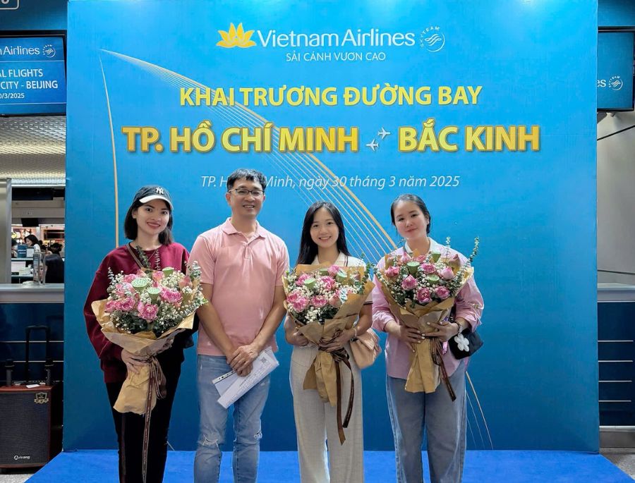 Bà Huỳnh Thị Thùy – Trưởng Phòng Tour Hàn Quốc là đại diện Top Ten Travel trong chương trình Farm Tour "Khai trương đường bay thẳng Thành Phố Hồ Chí Minh - Bắc Kinh"