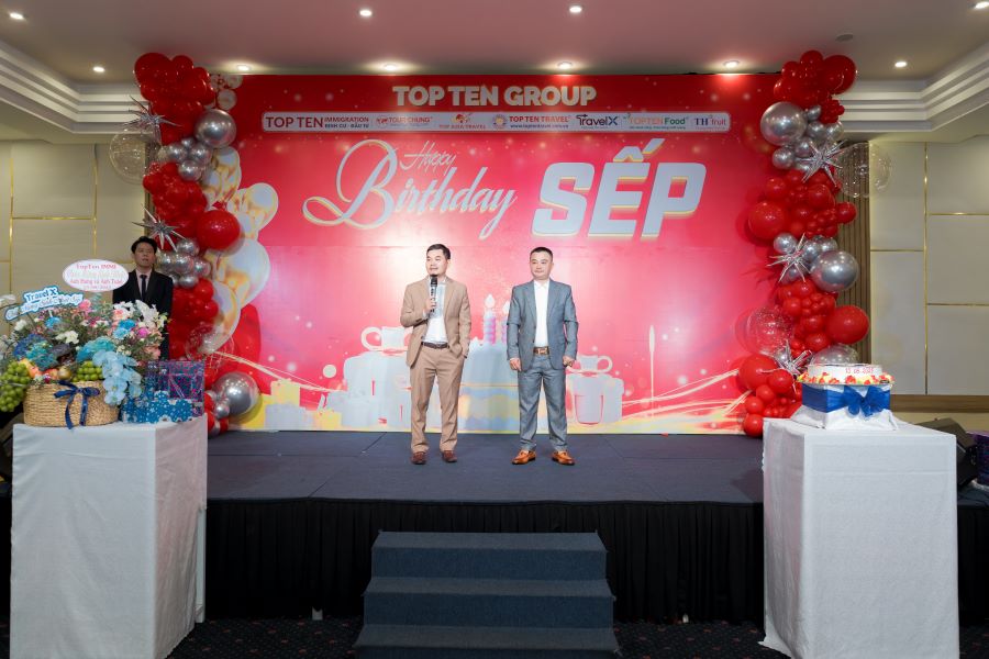 Ông Nguyễn Văn Toàn -  Chủ tịch Hội Đồng Thành Viên chia sẻ tại buổi tiệc