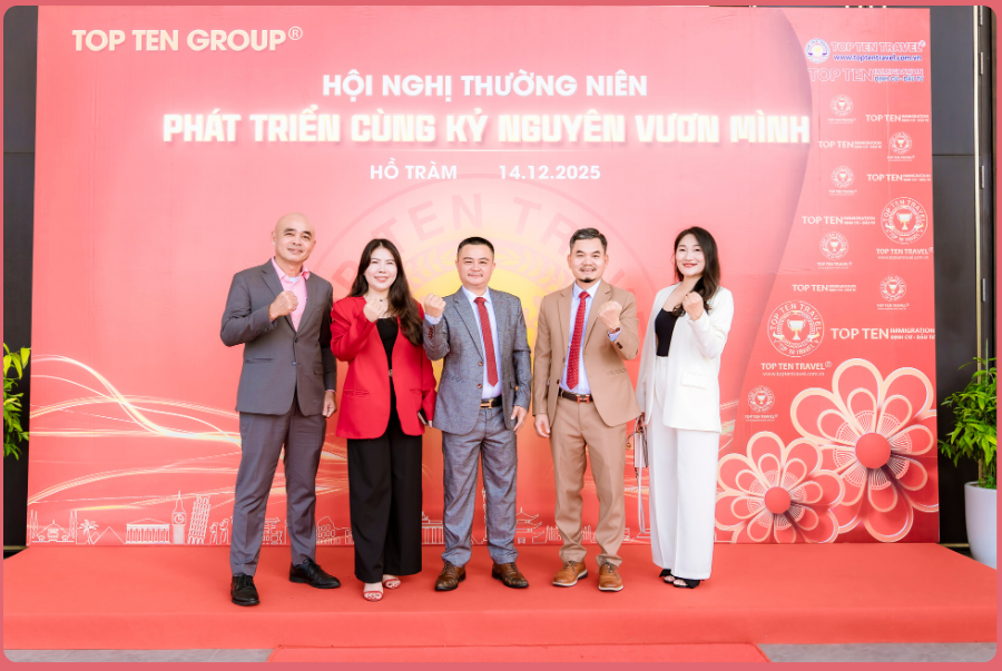 Ban Lãnh Đạo Cấp Cao Top Ten Group chụp ảnh lưu niệm tại buổi Hội Nghị