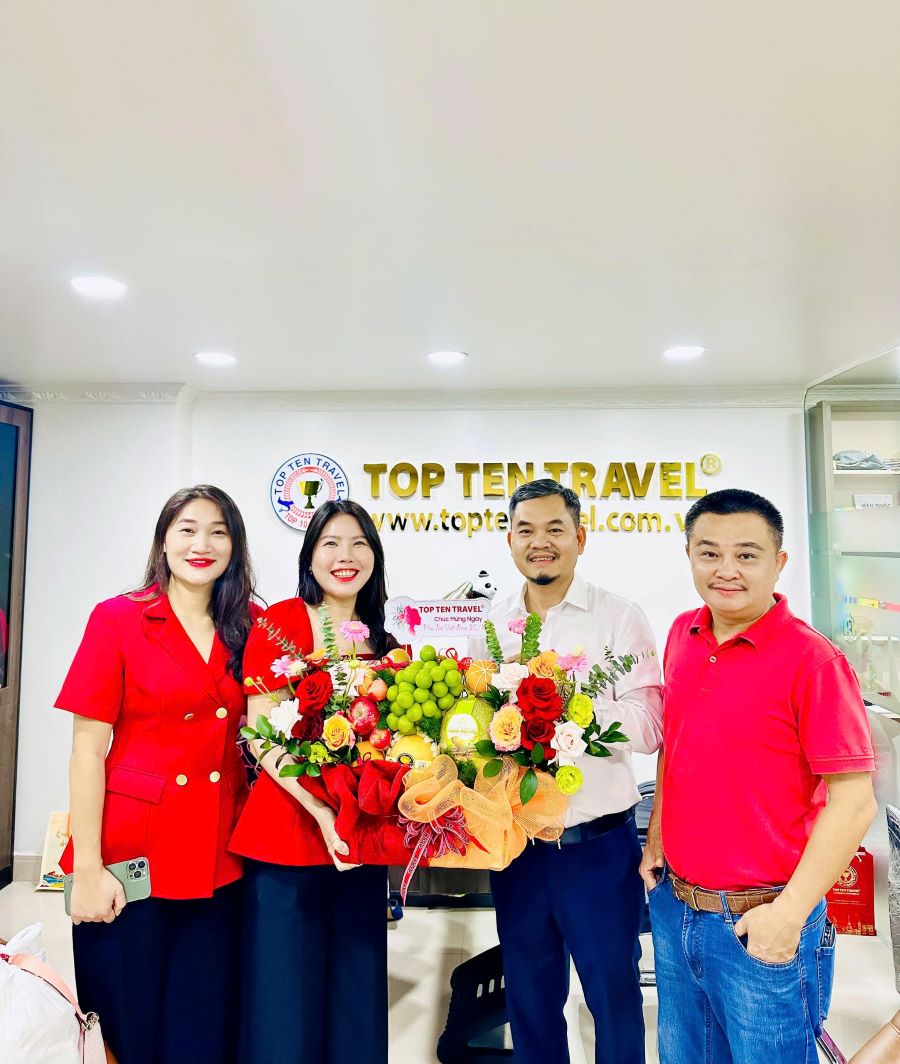 Những lẵng quà ý nghĩa mà Ban Lãnh Đạo Cấp Cao của Top Ten Travel trao tặng cho Cán Bộ, Nhân Viên nhân ngày hội tri ân phái đẹp 