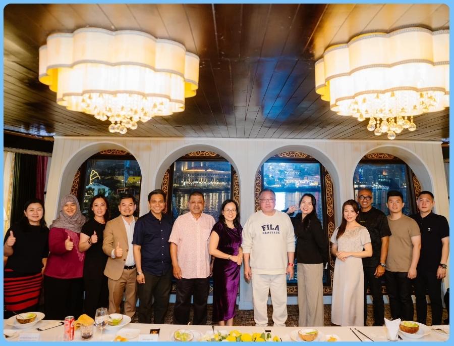 Top Ten Travel vô cùng vinh dự khi trở thành khách mời tại buổi tiệc với sự chủ trì của  Ngài Dato' Sri Tiong King Sing – Bộ trưởng Bộ Du lịch, Nghệ thuật và Văn hóa Malaysia – cùng đoàn công tác cấp cao