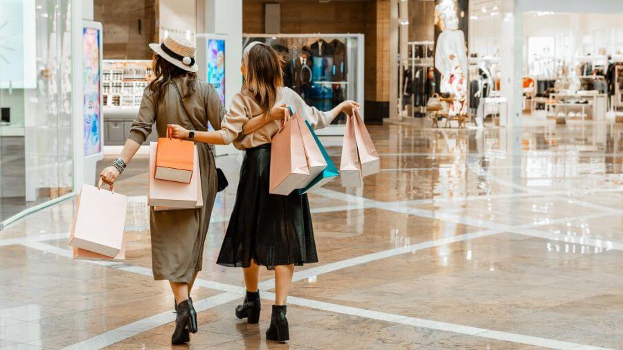 Sân bay Incheon còn là một thiên đường mua sắm với vô vàn thương hiệu nổi tiếng và sản phẩm hấp dẫn