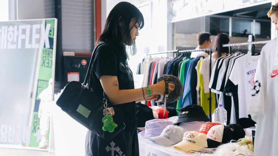 Việc kiểm tra kỹ sản phẩm sẽ giúp bạn lựa chọn được những món đồ chất lượng và ưng ý nhất