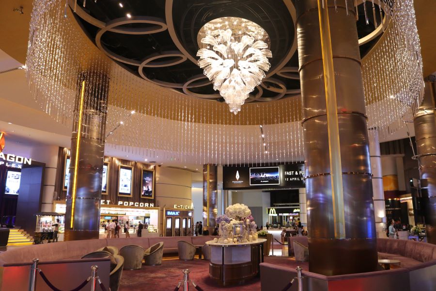 Nếu may mắn Du khách có thể săn sale được các món đồ hiệu giá hời tại Siam