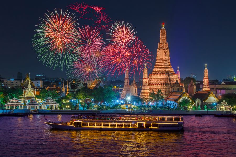 Du ngoạn trên sông Chao Phraya - Địa điểm du lịch Bangkok nổi tiếng