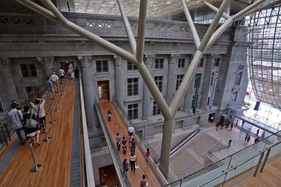 Cây cầu nối hai công trình kiến trúc là hai tòa nhà cổ City Hall và Supreme Court