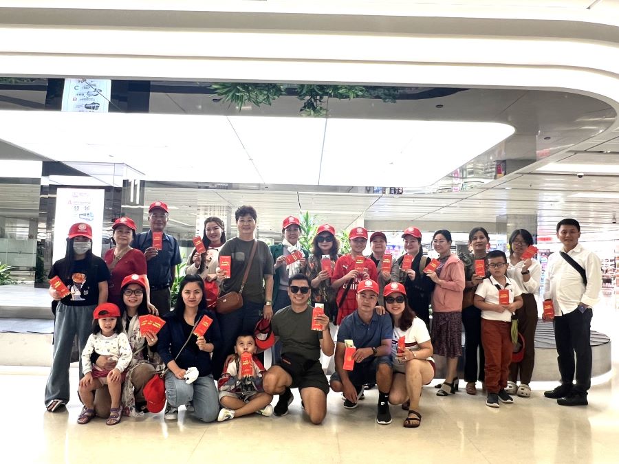 Đoàn Khách tham gia tour Malaysia cùng Top Ten Travel