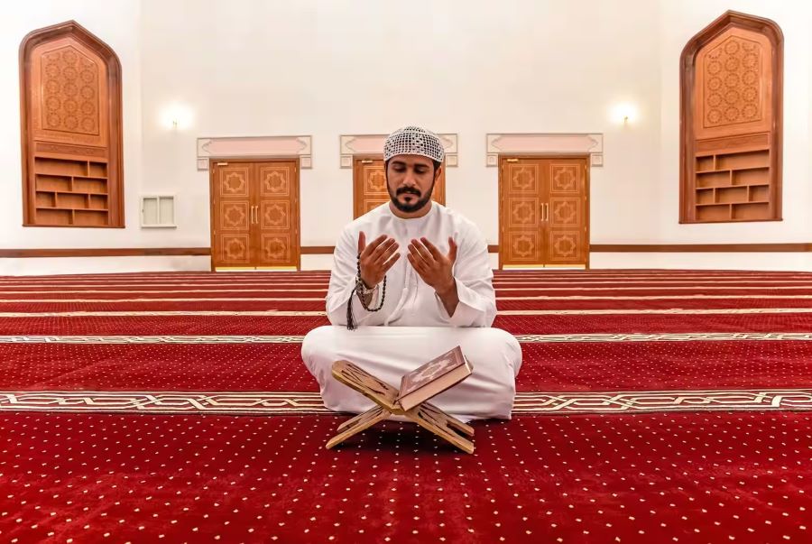 Việc nhịn ăn trong tháng lễ Ramadan được thực hiện vào ban ngày