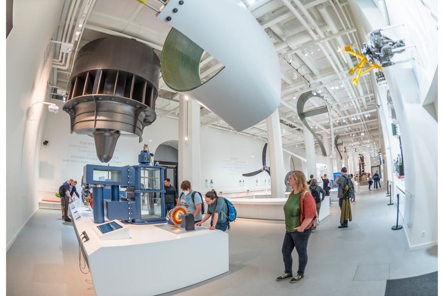 Bảo tàng Deutsches - một trong những bảo tàng khoa học thiên nhiên và kỹ thuật có quy mô lớn nhất trên thế giới