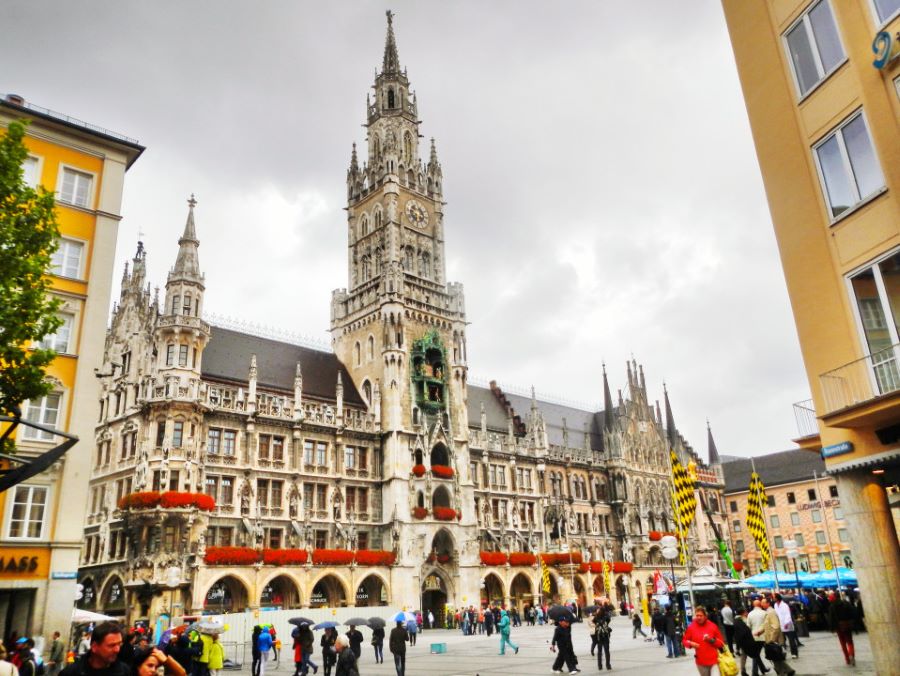 Tòa tháp Rathaus-Glockenspiel là nhân chứng gắn liền với một giai đoạn lịch sử - văn hóa hùng mạnh của nước Đức