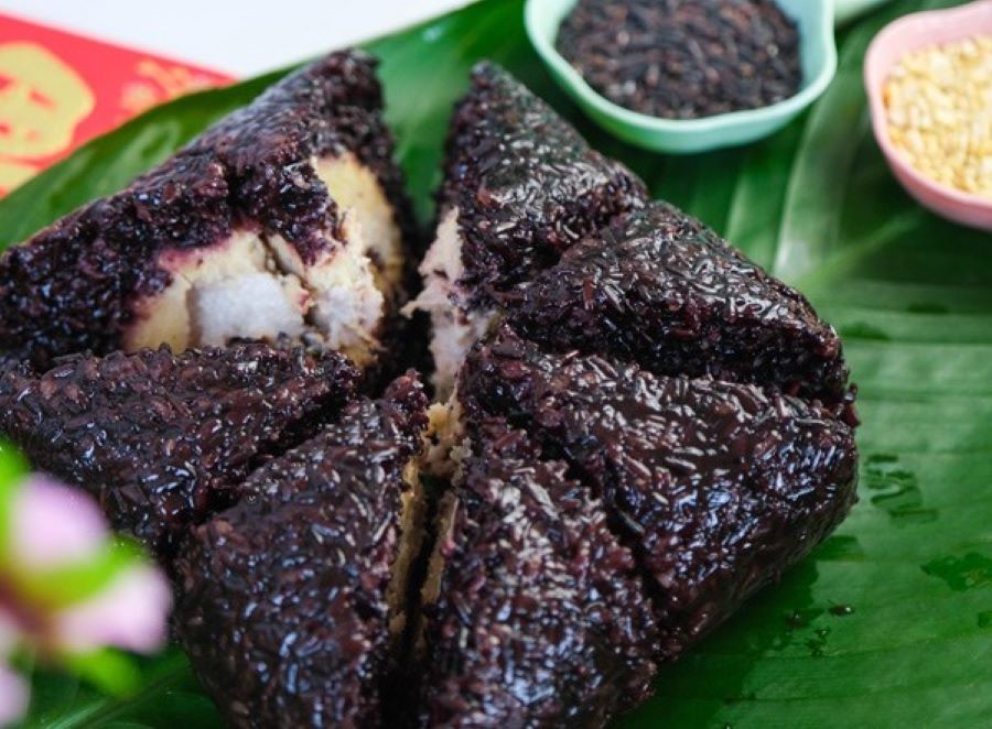 Màu đen tuyền độc đáo của Bánh chưng đen Hà Giang