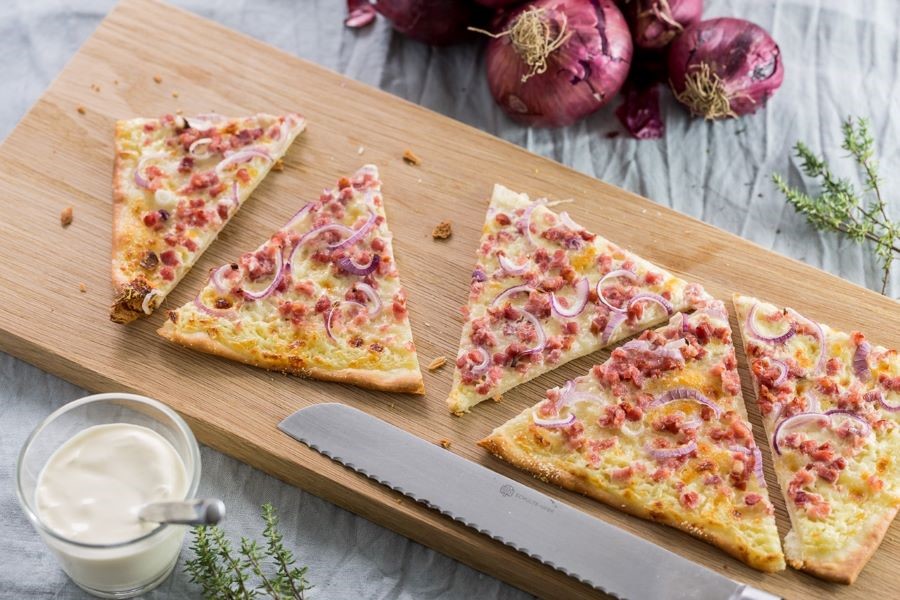 Flammkuchen - dạng bánh pizza đặt biệt của Đức