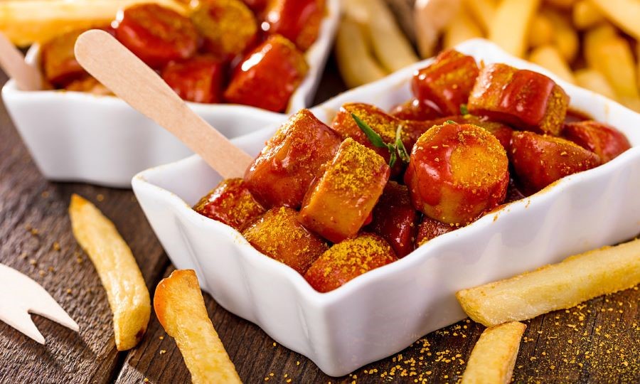 Currywurst - xúc xích tẩm bột cà ri