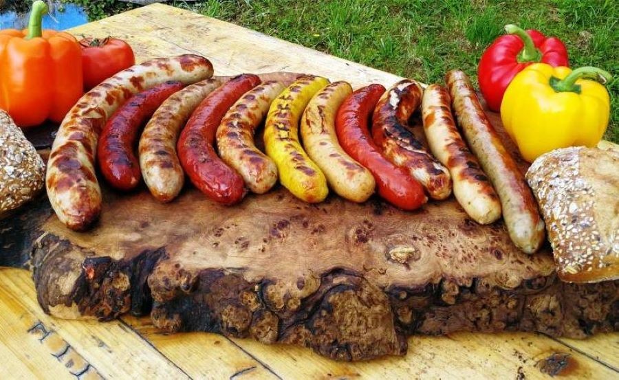 Bratwurst có hơn 40 loại khác nhau