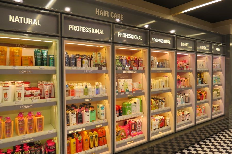 Olive Young cung cấp các sản phẩm mỹ phẩm với nhiều mức giá khác nhau