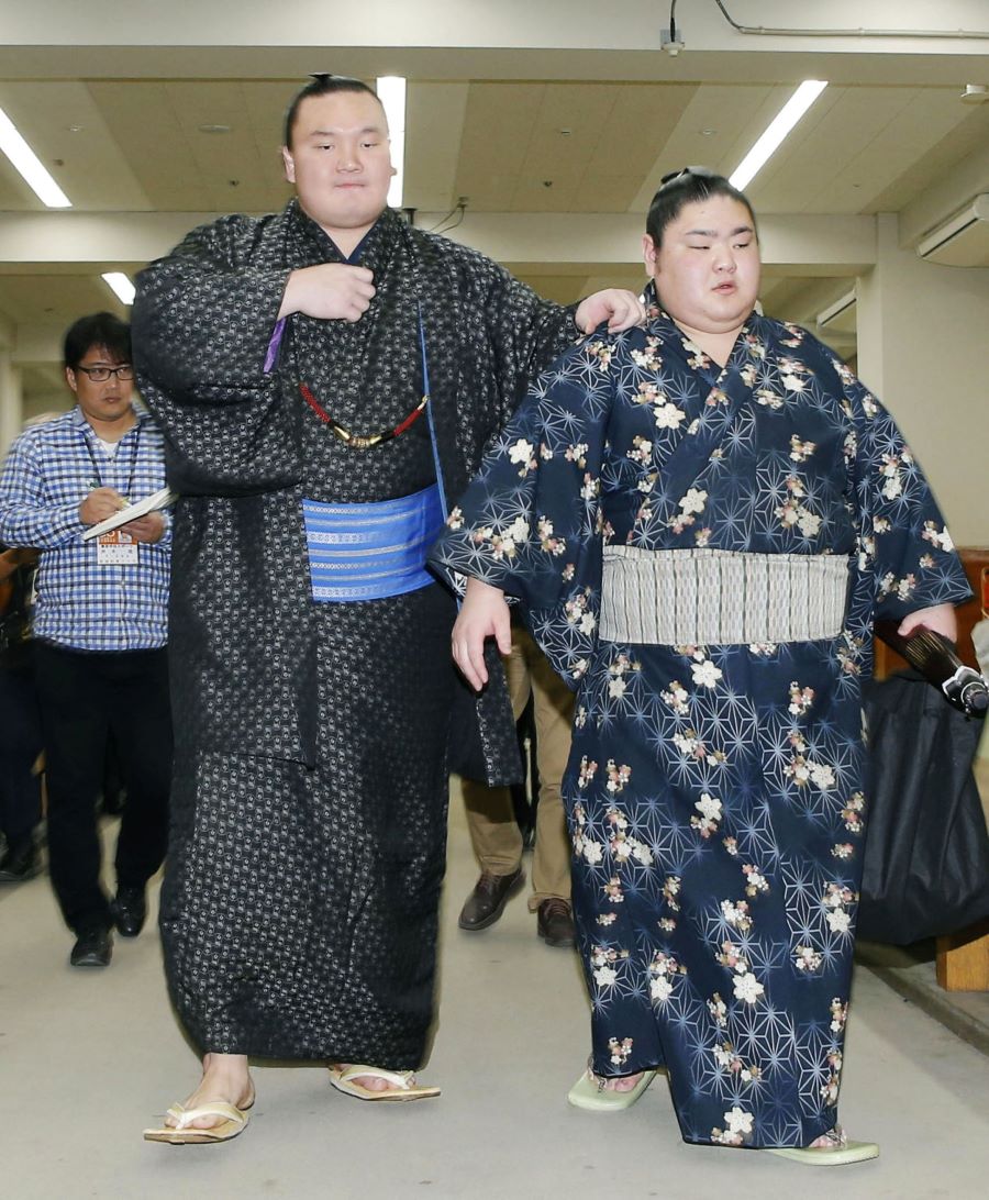 Trang phục của các võ sĩ Sumo Nhật Bản được quy định rõ ràng theo từng cấp bậc 