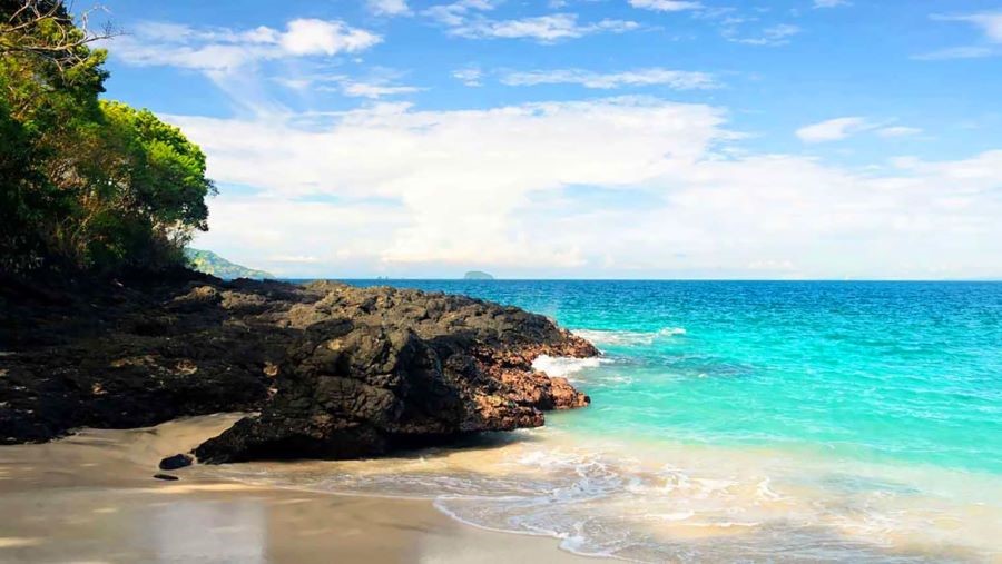 Bãi biển Bias Tugel sở hữu vẻ đẹp thiên nhiên hoang sơ