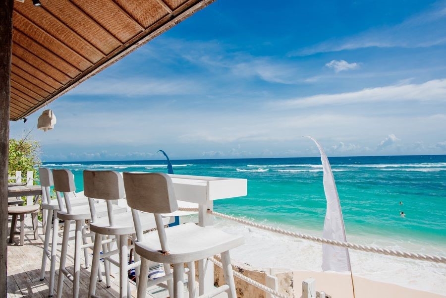 Bãi biển Karma thu hút rất nhiều khách du lịch mỗi năm