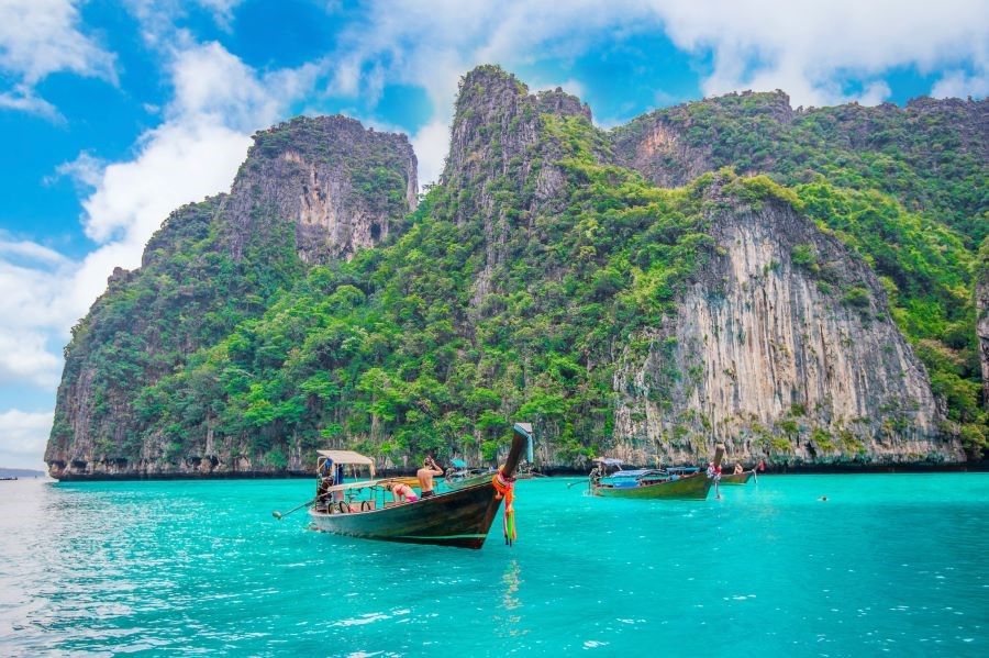Đảo Koh Phi Phi sở hữu cảnh quan thiên nhiên tuyệt đẹp hiếm có
