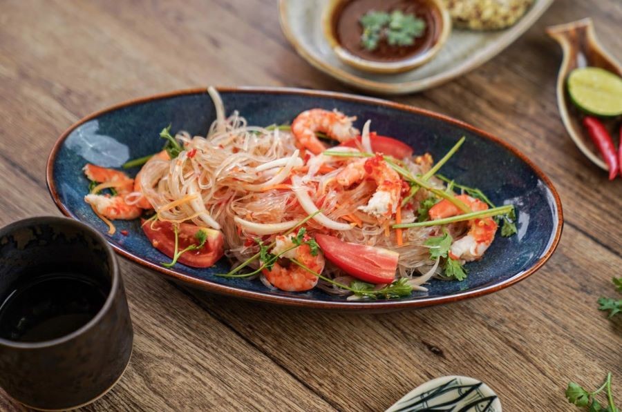 Salad miến tôm sở hữu hương vị tươi ngon khó ai có thể chối từ