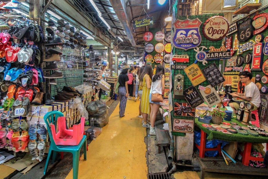 Chợ Chatuchak bày bán tất tần tật mọi món đồ!