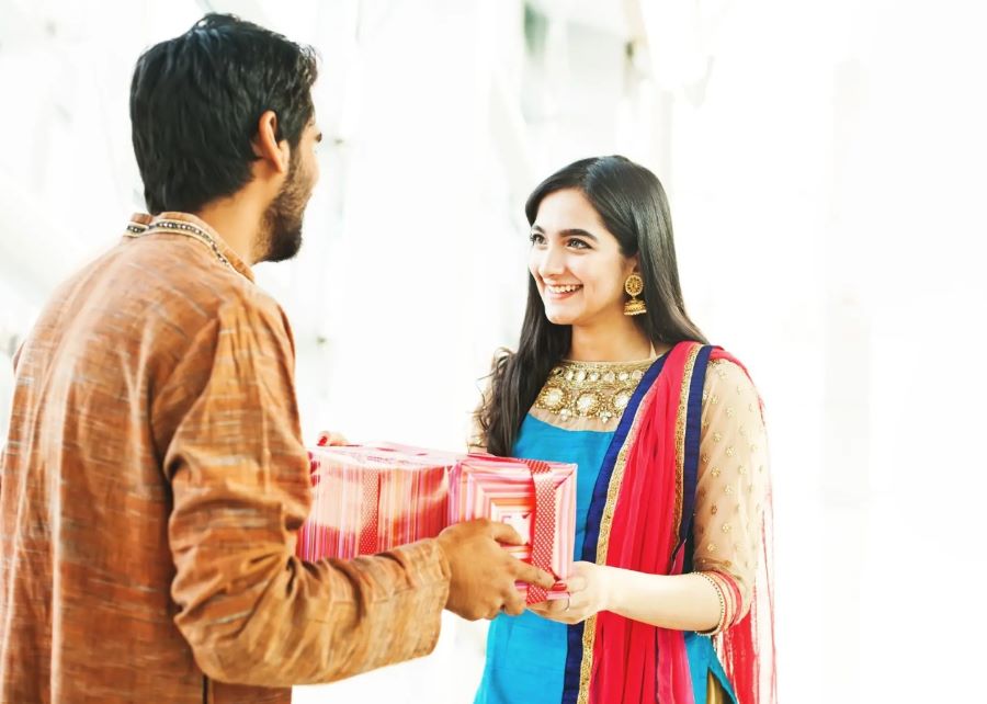 Mang theo một món quà nhỏ khi được mời đến nhà của người Ấn Độ chơi