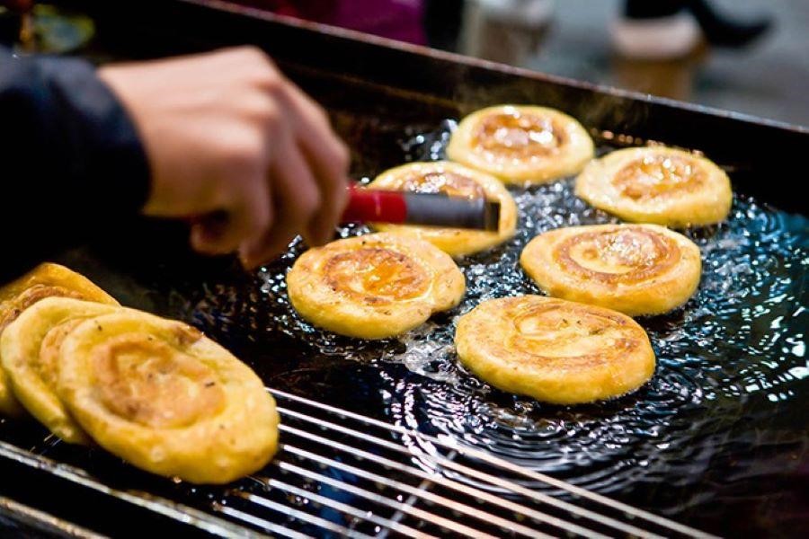 Bánh rán Hotteok - món ăn đặc trưng của đường phố Hàn Quốc