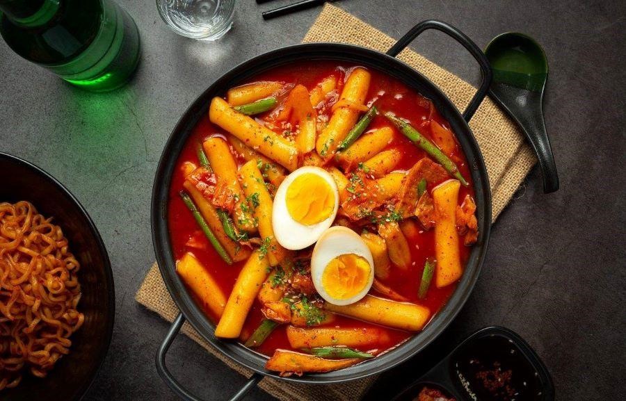 Bánh gạo cay Tteokbokki - món ăn quốc dân