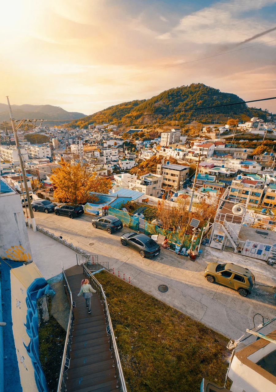 Dongpirang là một trong những ngôi làng nghệ thuật nổi tiếng mà bạn không thể bỏ qua khi đi du lịch Hàn Quốc