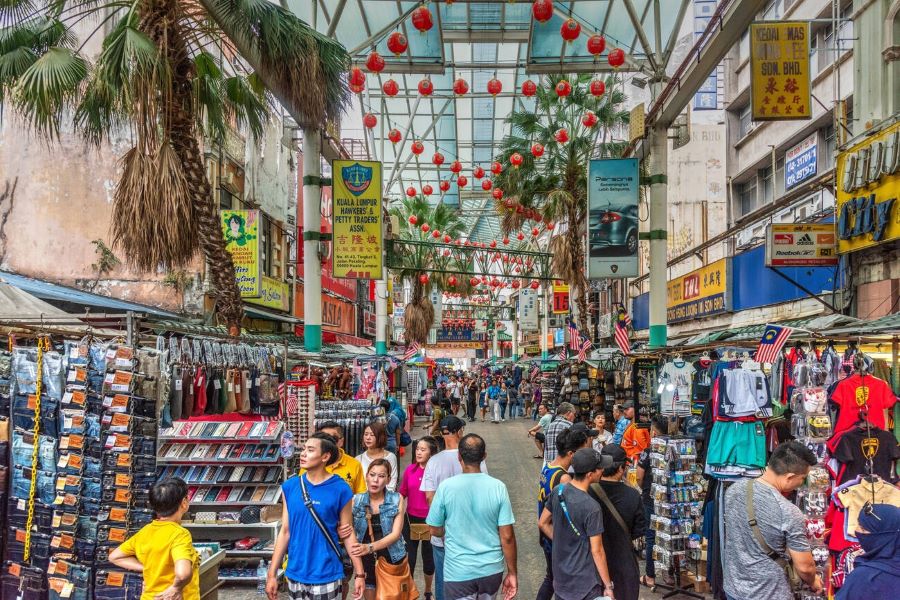 Kuala Lumpur còn là thiên đường mua sắm với vô số trung tâm thương mại hiện đại, khu chợ sầm uất