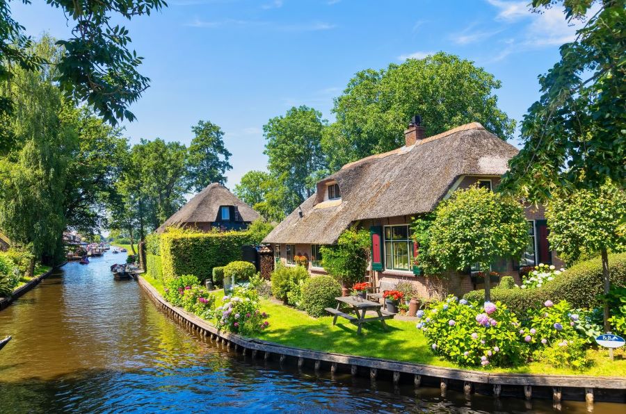 Giethoorn - một trong những thị trấn đẹp nhất thế giới đáng để ghé thăm vào mùa xuân 