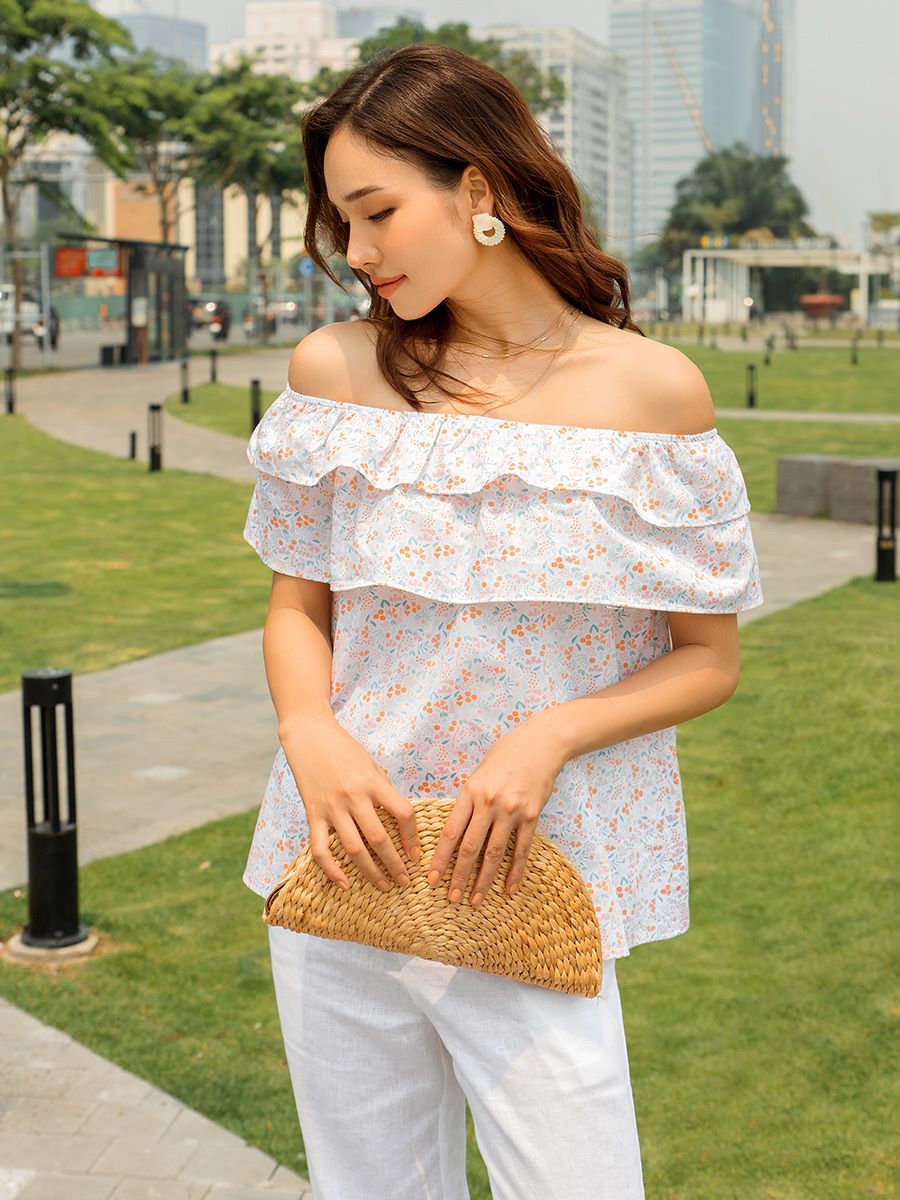 1 bức ảnh khoe bờ vai thon vô cùng quyến rũ