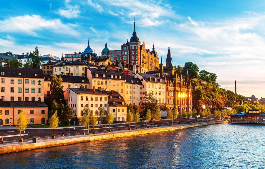 Mùa hè Châu Âu có ngày dài hơn đêm khiến nhiều du khách thích thú