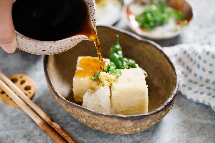 Đậu phụ lạnh Hiyayakko cực kỳ thích hợp để thưởng thức trong những ngày hè nóng nực