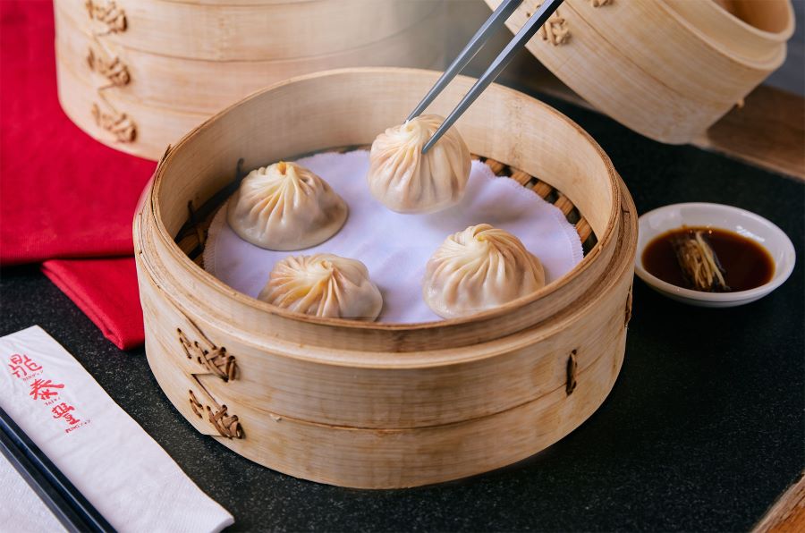 Tiểu Long Bao - hay còn gọi là bánh bao súp - chinh phục những thực khách khó tính nhất bởi sự tinh tế cùng hương vị độc đáo