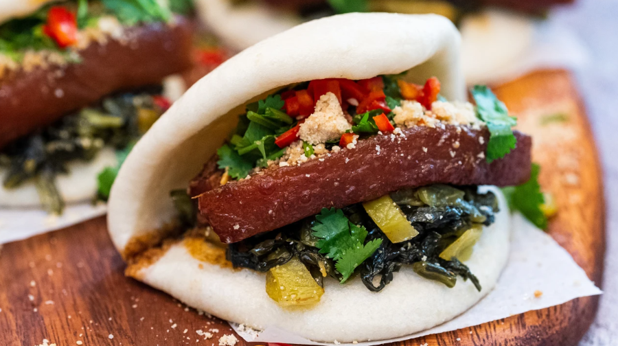 Bánh bao kẹp thịt là một trong những món ngon Đài Loan bạn nhất định phải thử