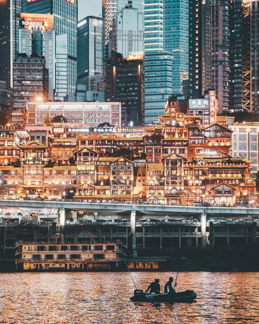 Trùng Khánh về đêm sẽ không trọn vẹn nếu bạn bỏ qua Hồng Ngạn Động – điểm đến độc đáo mang đậm dấu ấn thành phố sương mù