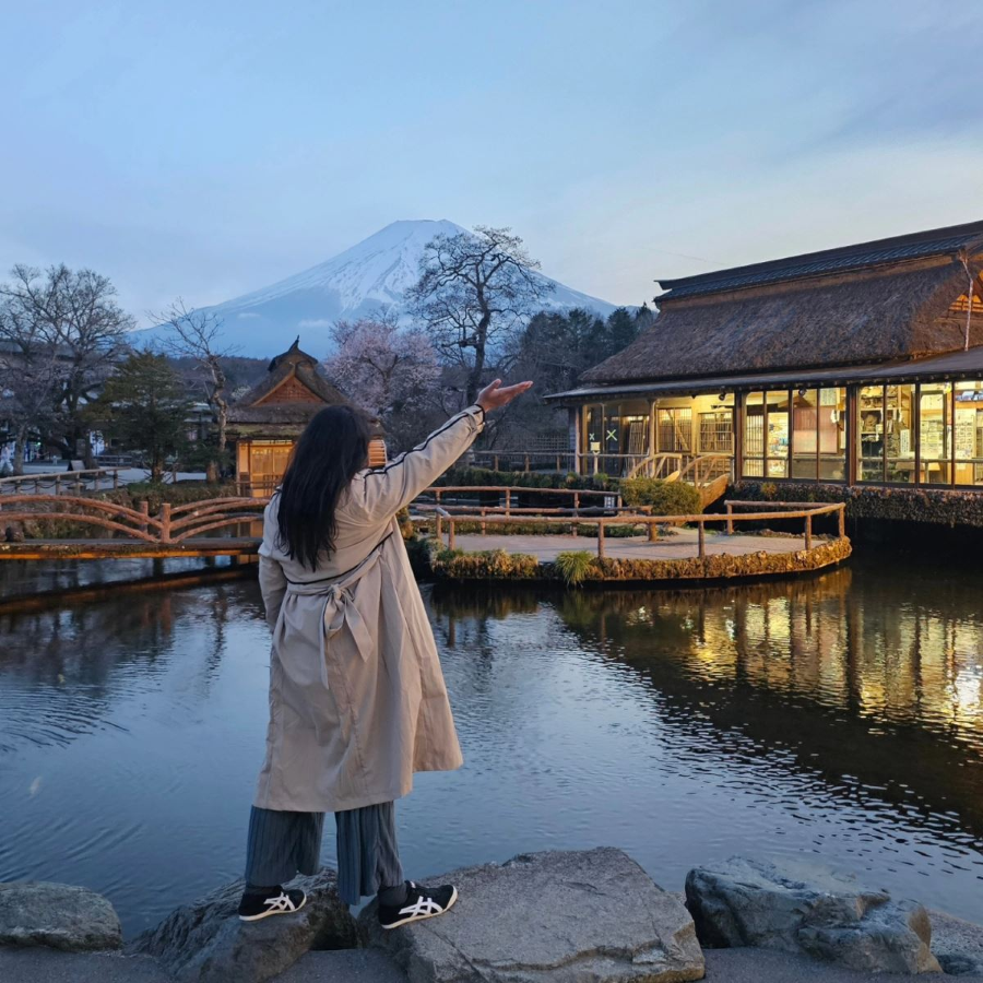 Chụp ảnh là một trải nghiệm thú vị tại Làng cổ Oshino Hakkai