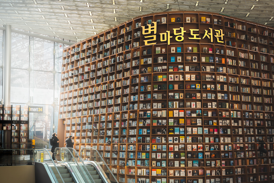 Thư viện Starfield- nơi bạn có thể tận hưởng sự yên bình giữa chốn náo nhiệt với vô số những quyển sách hay