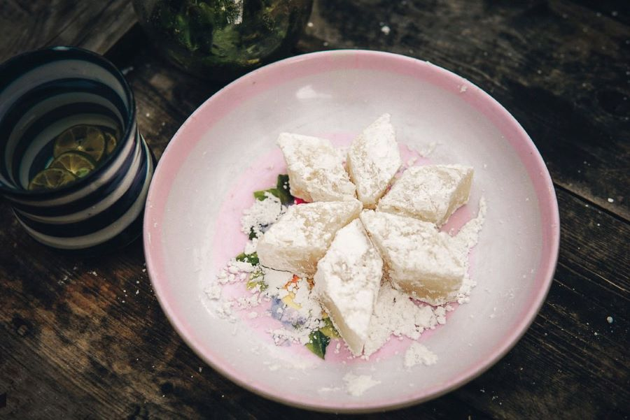 Bánh hồng Bình Định được làm từ bột nếp ngon, dừa thái sợi và đường cát