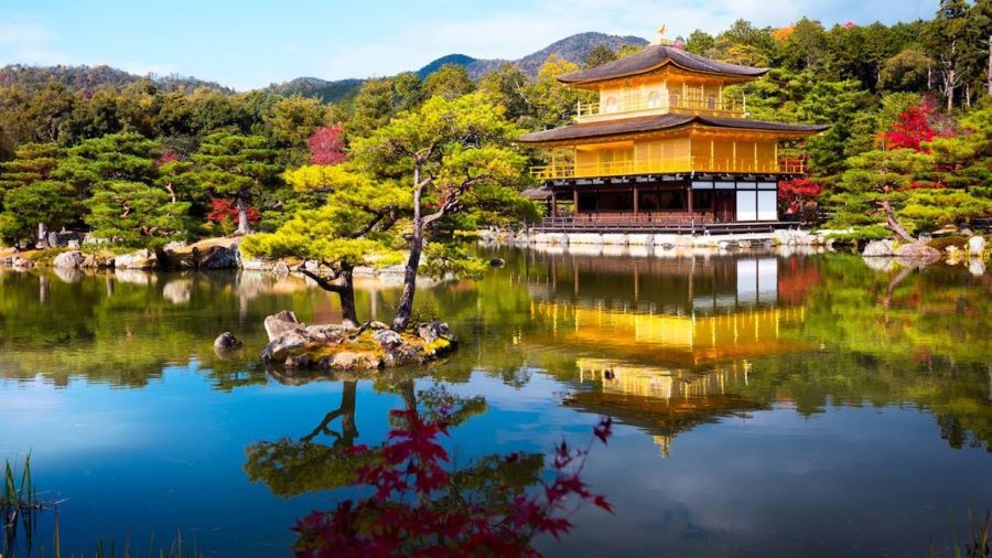 Chùa Kinkakuji sở hữu vẻ đẹp cổ kính, phảng phất hơi thở thời gian cũng như phong cách kiến trúc truyền thống đặc trưng 
