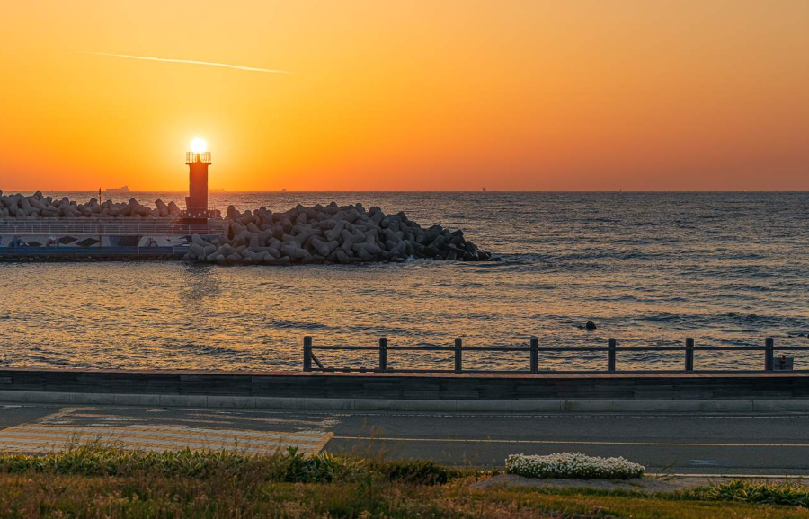 Mũi Ganjeolgot từ lâu đã được biết đến là một trong những địa điểm ngắm bình minh đẹp ở Hàn Quốc