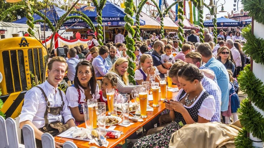Tham gia lễ hội Oktoberfest, du khách sẽ được thưởng thức những loại bia hảo hạng
