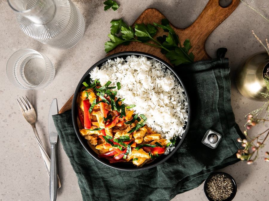 Thịt bê kiểu Zurich thường ăn cùng với mì, cơm hay Rosti