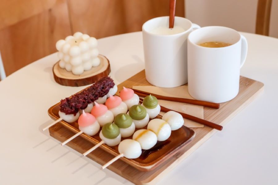 Những xiên mochi được kết hợp từ nhiều loại, nhiều vị đa dạng khác nhau